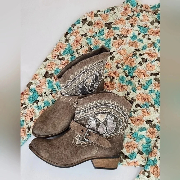 || NAUGHTY MONKEY || taupe, suede booties - Picture 1 of 7